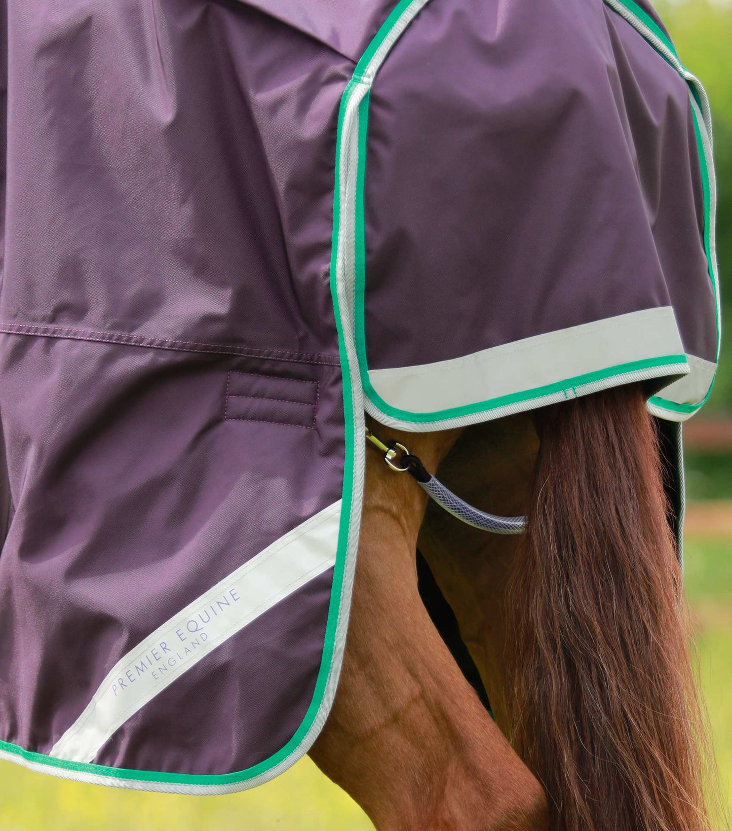 Premier Equine Buster 200g Turnout Rug with Snug-Fit Neck Cover image 4